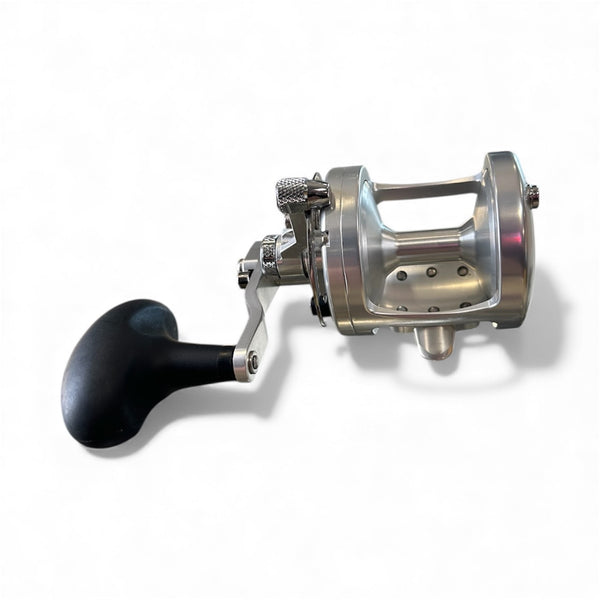 Avet MXL 6/4 Raptor MC Cast Left Handed Silver BLEM